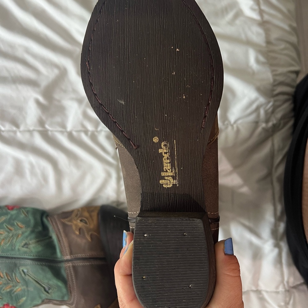 Laredo Embroidered Cowboy Boots - Picture 8 of 11